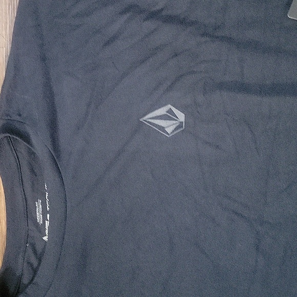 NWT Men's Black "Volcom V-Co-Tech Long Sleeve T-Shirt. Various sizes - Picture 3 of 5